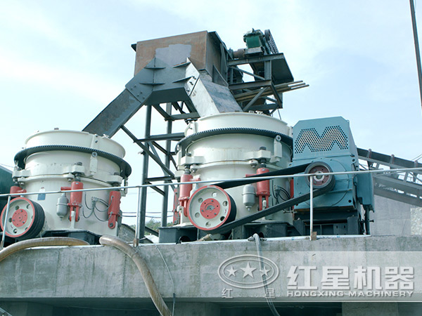 圓錐破碎機(jī)工作現(xiàn)場(chǎng) 圓錐破碎機(jī)工作現(xiàn)場(chǎng)