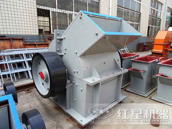 錘式破碎機(jī)實(shí)拍 錘式破碎機(jī)實(shí)拍