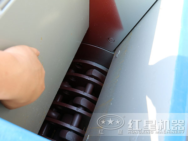 錘式破碎機局部細節(jié) 錘式破碎機局部細節(jié)