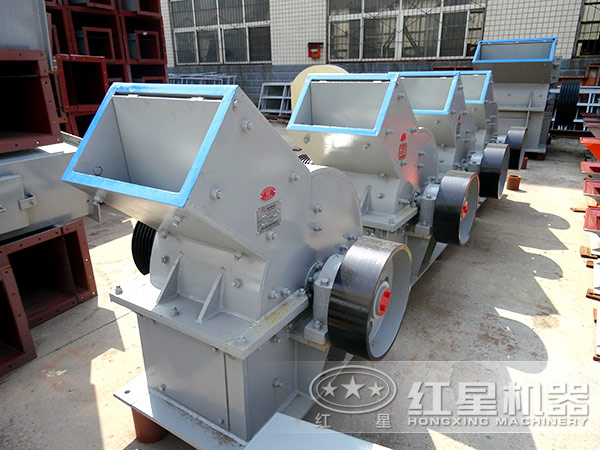 不同規(guī)格的玻璃粉碎機(jī) 不同規(guī)格的玻璃粉碎機(jī)