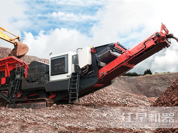 履帶式單機作業(yè)現(xiàn)場 履帶式單機作業(yè)現(xiàn)場