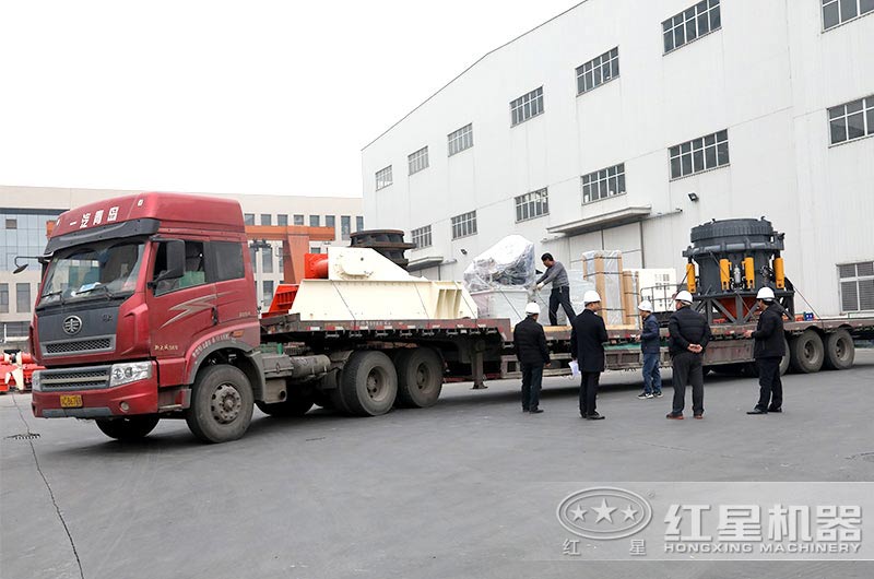 圓錐破碎機(jī)發(fā)貨現(xiàn)場(chǎng) 圓錐破碎機(jī)發(fā)貨現(xiàn)場(chǎng)