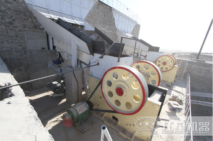 磕石子機(jī)工作現(xiàn)場實(shí)拍 磕石子機(jī)工作現(xiàn)場實(shí)拍