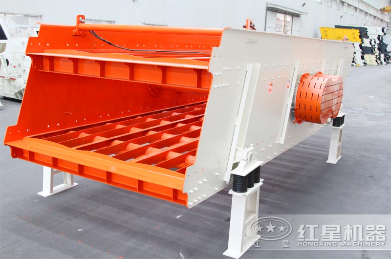 振動(dòng)篩制造廠家就找河南紅星，固定式、移動(dòng)式都有