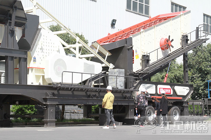 用戶來廠考察移動式制砂機 用戶來廠考察移動式制砂機
