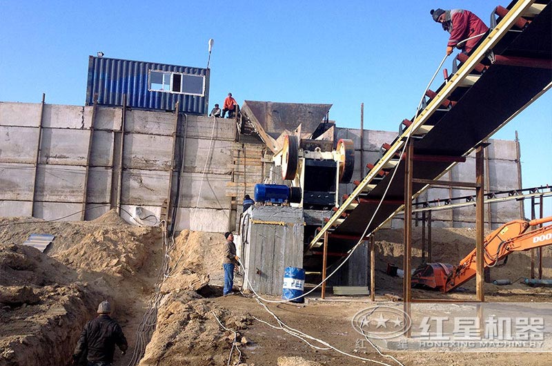 砂石破碎生產(chǎn)現(xiàn)場 砂石破碎生產(chǎn)現(xiàn)場