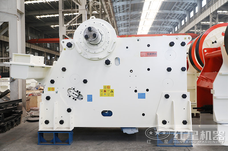 CJ歐版顎式破碎機廠區(qū)實拍 CJ歐版顎式破碎機廠區(qū)實拍