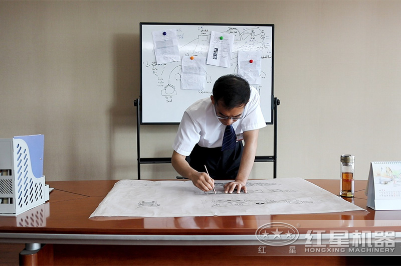 技術(shù)工程師在繪制制砂生產(chǎn)線流程圖中 技術(shù)工程師在繪制制砂生產(chǎn)線流程圖中