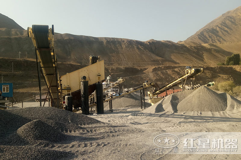 日產(chǎn)1000T的磕沙生產(chǎn)現(xiàn)場(chǎng) 日產(chǎn)1000T的磕沙生產(chǎn)現(xiàn)場(chǎng)