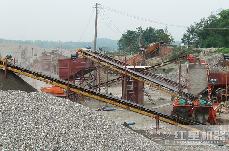 對輥破破碎生產(chǎn)現(xiàn)場 對輥破破碎生產(chǎn)現(xiàn)場