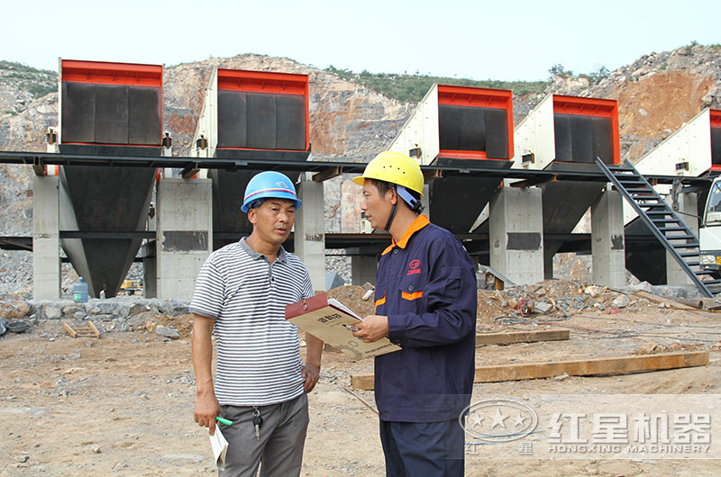 紅星技術師在生產現(xiàn)場為用戶指導中 紅星技術師在生產現(xiàn)場為用戶指導中