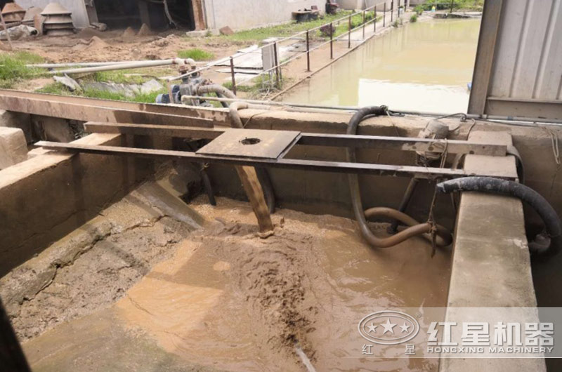 泥沙水處理現(xiàn)場(chǎng) 泥沙水處理現(xiàn)場(chǎng)