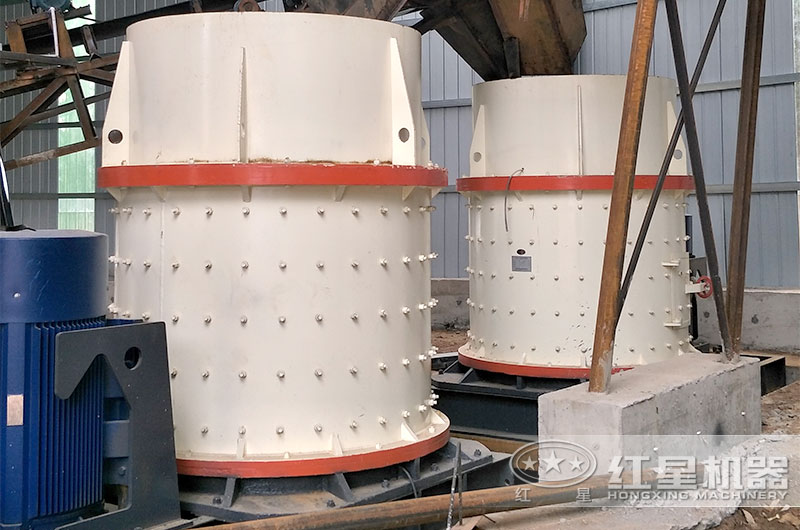 大型立式破碎機(jī)生產(chǎn)現(xiàn)場 大型立式破碎機(jī)生產(chǎn)現(xiàn)場