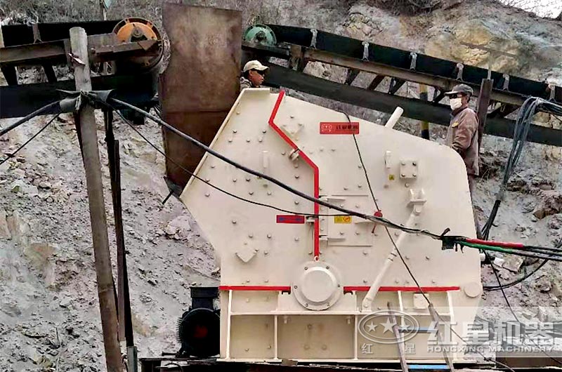 反擊破碎機現(xiàn)場實拍圖2 反擊破碎機現(xiàn)場實拍圖2