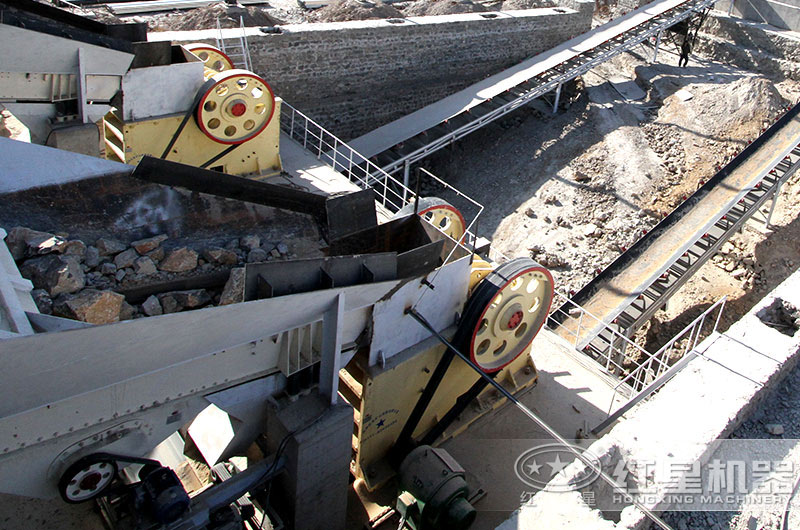 顎式破碎機(jī)現(xiàn)場 顎式破碎機(jī)現(xiàn)場