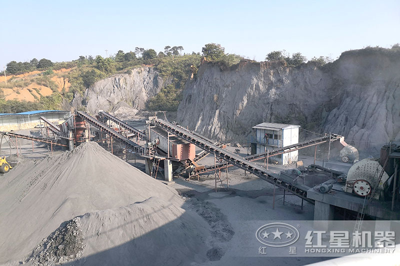 煤矸石破碎現場 煤矸石破碎現場