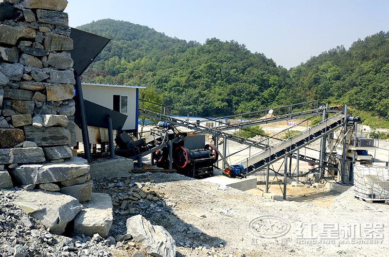 時(shí)產(chǎn)50噸制砂設(shè)備生產(chǎn)線現(xiàn)場(chǎng) 時(shí)產(chǎn)50噸制砂設(shè)備生產(chǎn)線現(xiàn)場(chǎng)