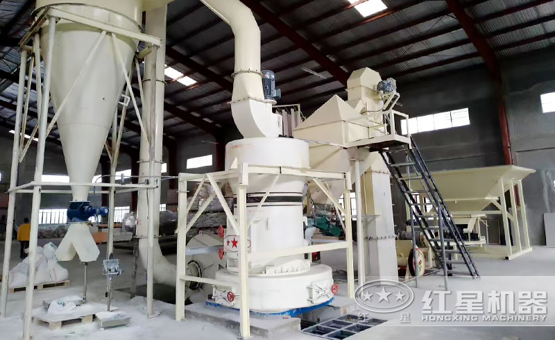 雷蒙磨粉機(jī)生產(chǎn)現(xiàn)場(chǎng) 雷蒙磨粉機(jī)生產(chǎn)現(xiàn)場(chǎng)