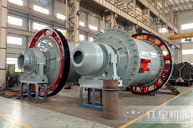 小型球磨機車間實拍，型號齊全