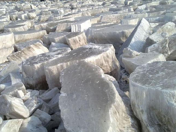 石膏磨成粉有哪些用途？石膏磨粉設備與工藝流程