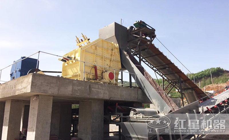 想買(mǎi)一臺(tái)破碎礦石的1315反擊破，多少錢(qián)？廠(chǎng)家給送貨嗎？