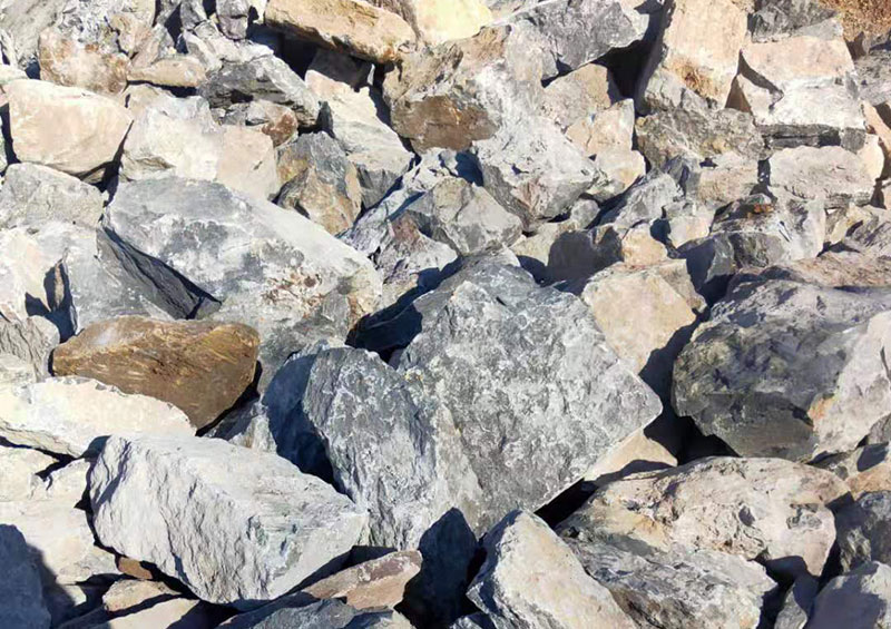 粗料破碎機一臺多少錢，每小時產(chǎn)量多少噸，有沒有現(xiàn)場視頻