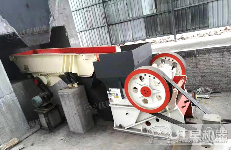 粗料破碎機一臺多少錢，每小時產(chǎn)量多少噸，有沒有現(xiàn)場視頻
