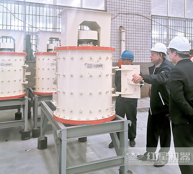 復(fù)合式破碎機(jī)客戶實地考察 復(fù)合式破碎機(jī)客戶實地考察