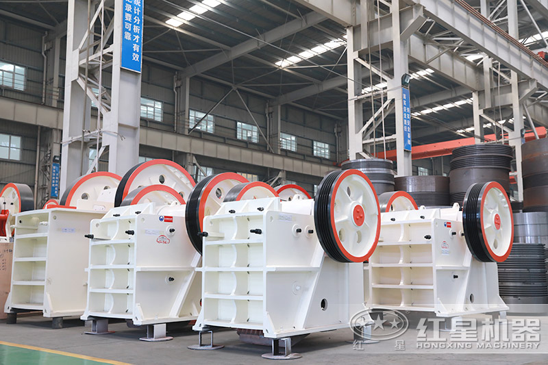 細(xì)顎式破碎機(jī)車(chē)間展示 細(xì)顎式破碎機(jī)車(chē)間展示