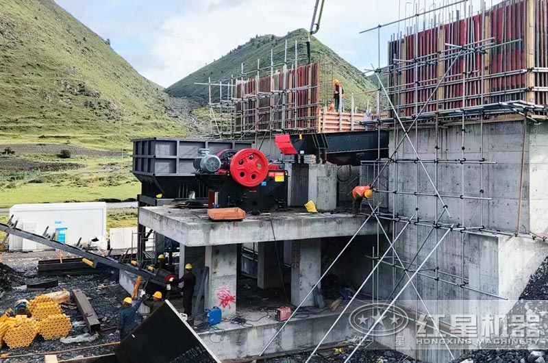 57破碎機(jī)工作現(xiàn)場(chǎng)實(shí)拍圖 57破碎機(jī)工作現(xiàn)場(chǎng)實(shí)拍圖