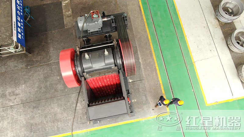 粗料破碎機一臺多少錢，每小時產(chǎn)量多少噸，有沒有現(xiàn)場視頻