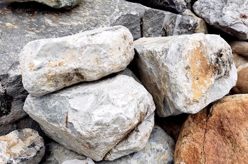 青石硬度較小、制砂難度小