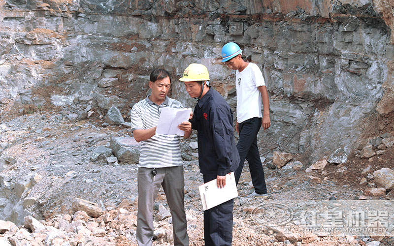 紅星機(jī)器技術(shù)人員到客戶現(xiàn)場(chǎng)設(shè)計(jì)生產(chǎn)線 紅星機(jī)器技術(shù)人員到客戶現(xiàn)場(chǎng)設(shè)計(jì)生產(chǎn)線