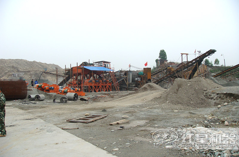 鄂破+多臺(tái)對(duì)輥制砂機(jī)組合的生產(chǎn)線 鄂破+多臺(tái)對(duì)輥制砂機(jī)組合的生產(chǎn)線