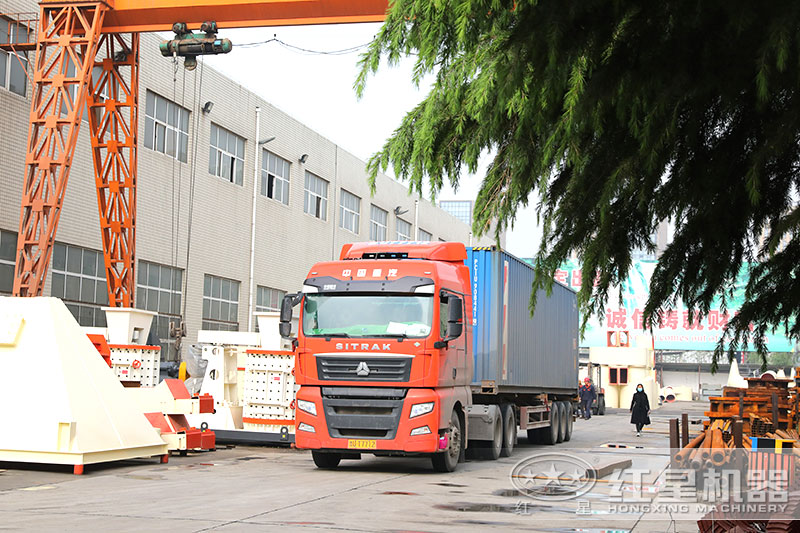 鵝卵石制砂設(shè)備集裝箱發(fā)貨 鵝卵石制砂設(shè)備集裝箱發(fā)貨